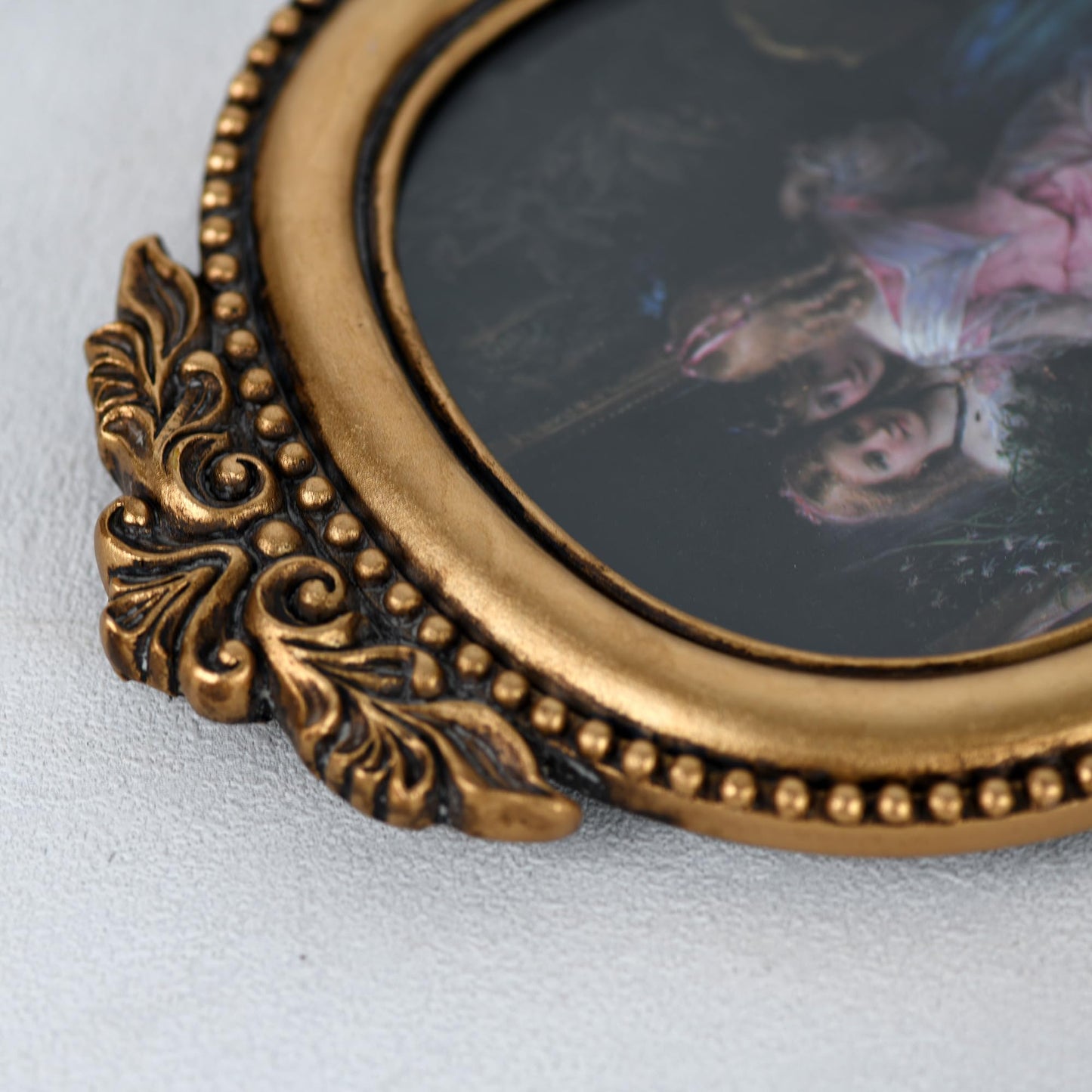 Ornate Arched Picture Frames,Vintage Gold Hand-Crafted Resin Photo Frame with Easel for Tabletop & Wall