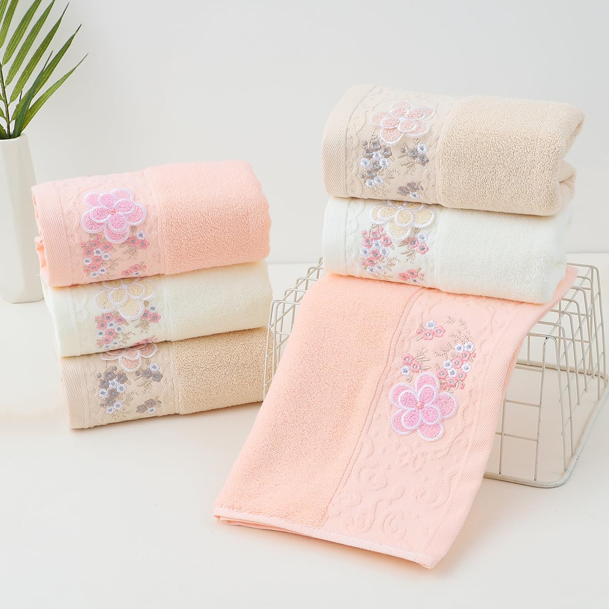 Embroidered Floral Pattern 100% Cotton Absorbent Soft Decorative Towel for Bathroom