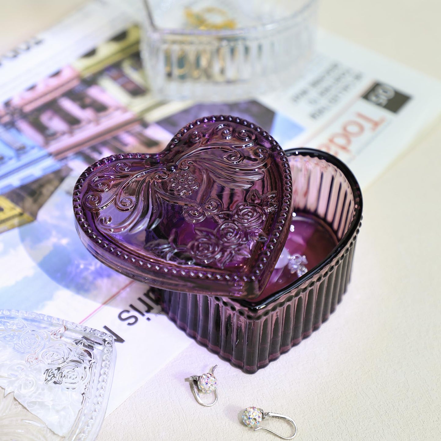 Heart-Shaped Crystal Glass Jewelry Box with Embossed Design and Lid