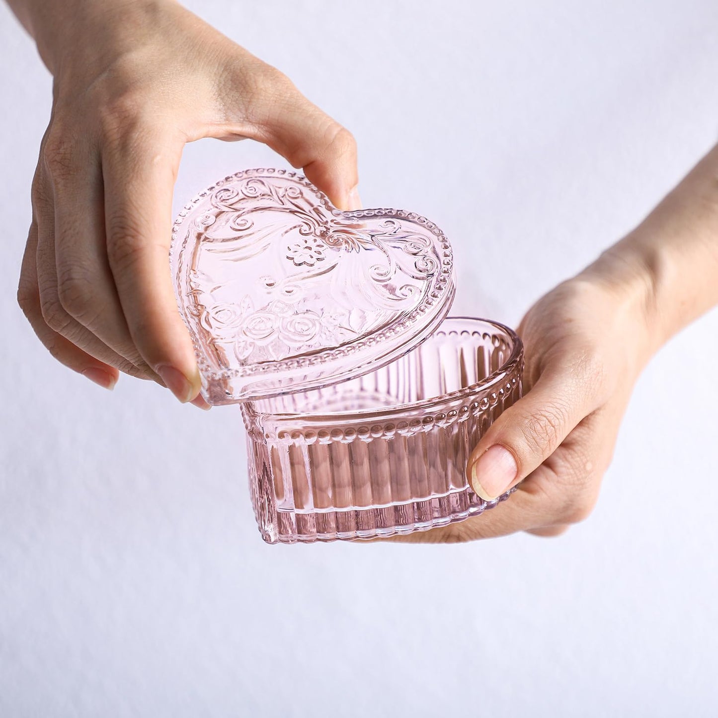 Heart-Shaped Crystal Glass Jewelry Box with Embossed Design and Lid