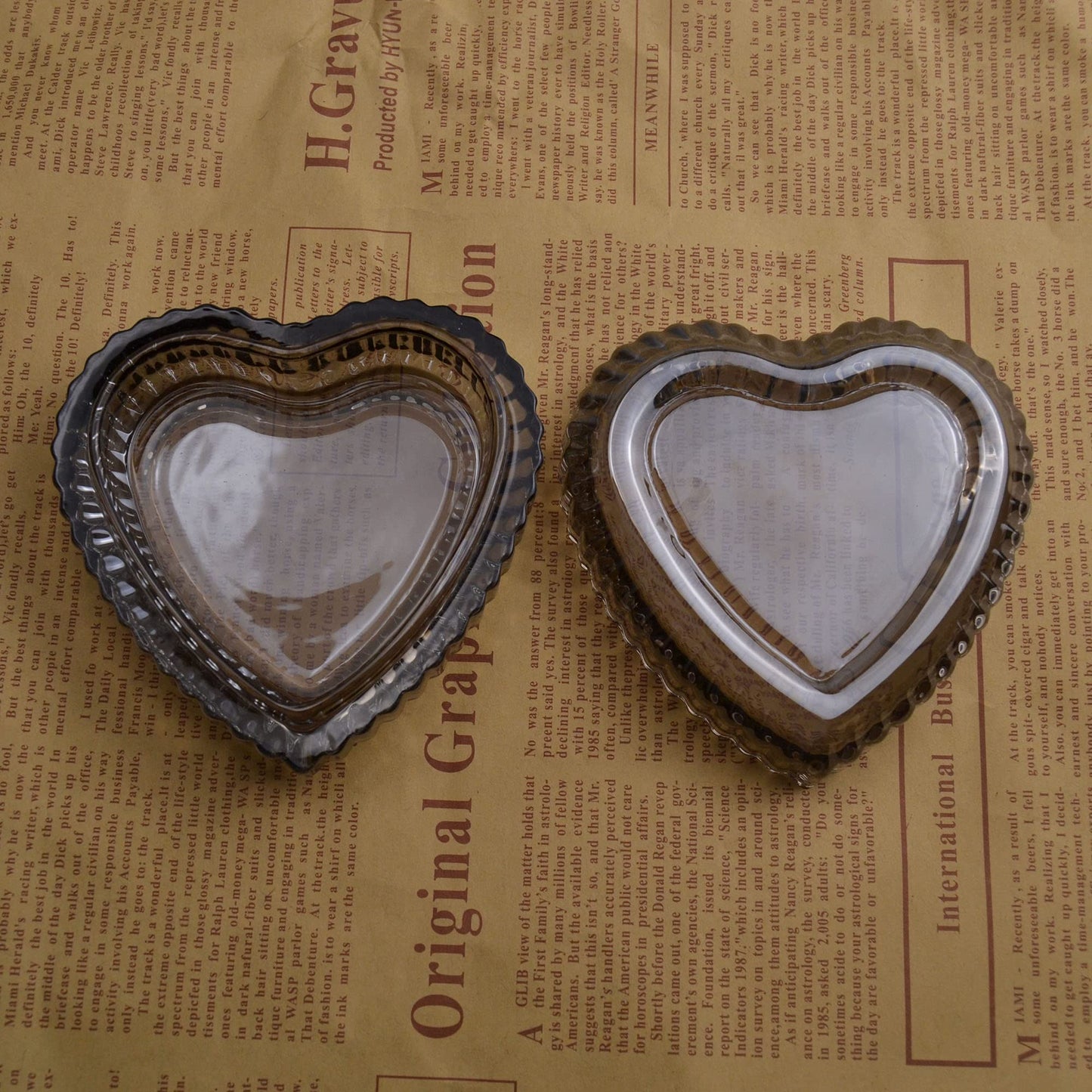 Heart-Shaped Crystal Glass Jewelry Box with Embossed Design and Lid