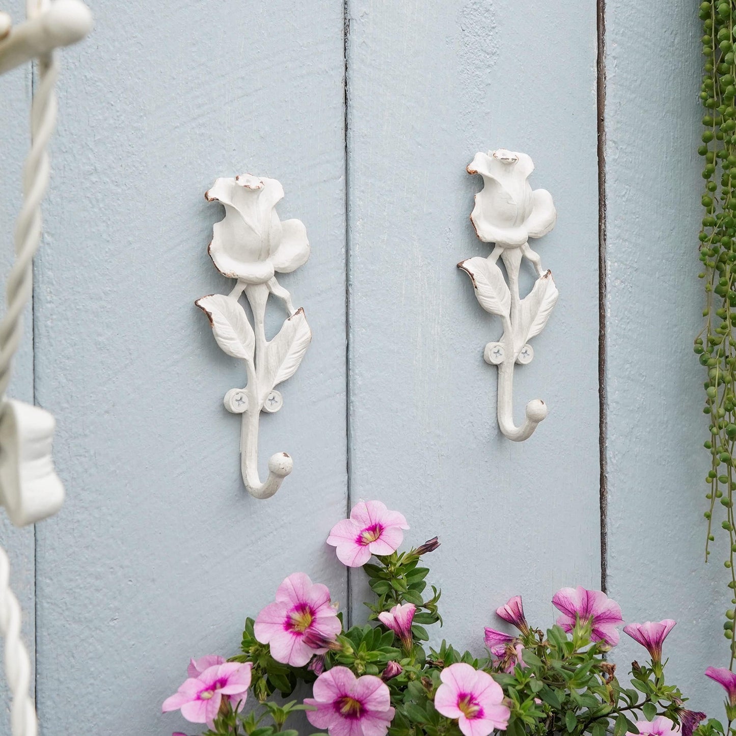 Single Hooks 3D Flower Retro Ornate Style for Room Wall Mounted Decoration 2Pcs